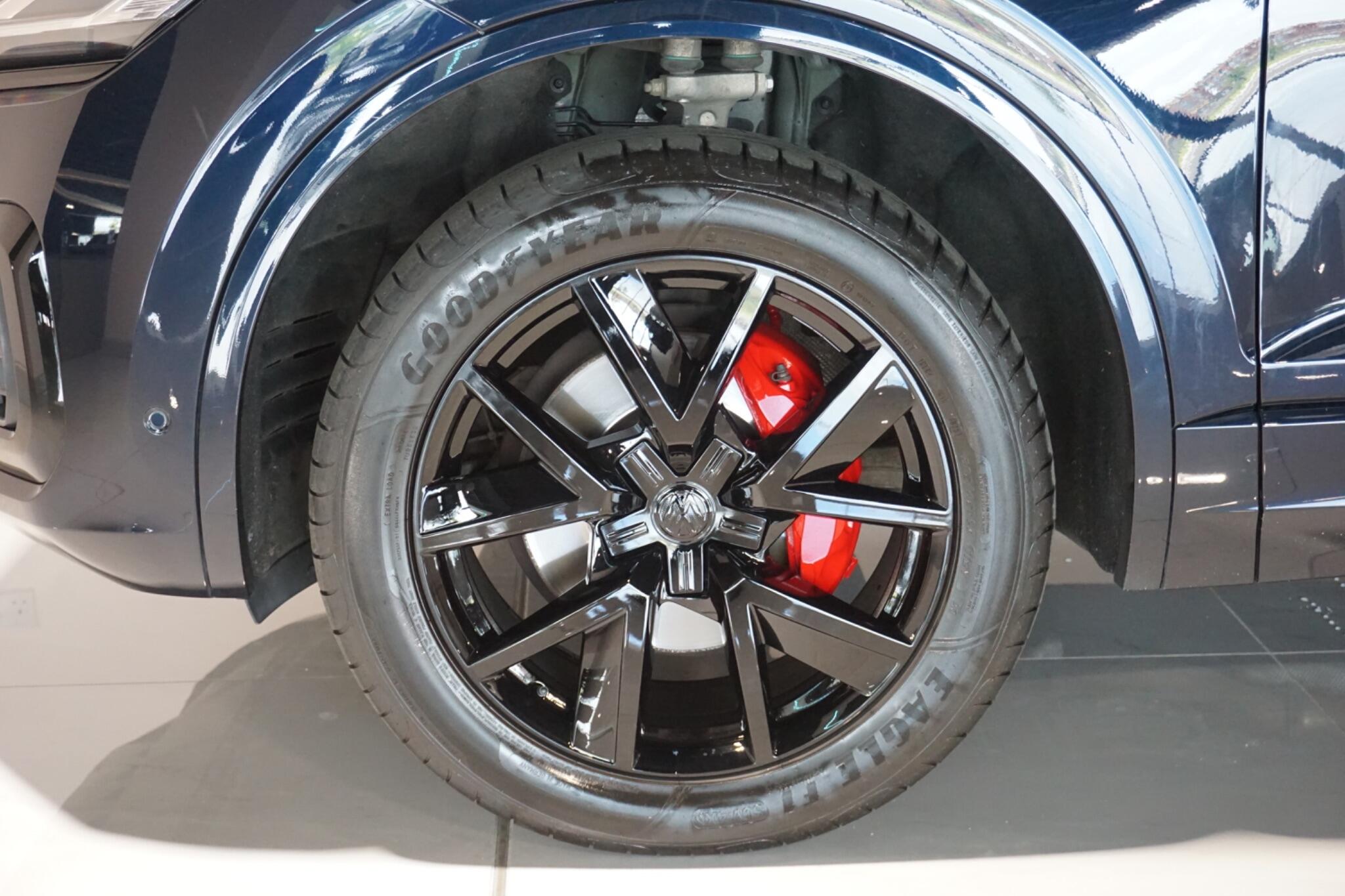Volkswagen Touareg 3.0 TDI V6 R-Line SUV 5dr Diesel Tiptronic 4Motion Euro 6 (s/s) (286 ps)